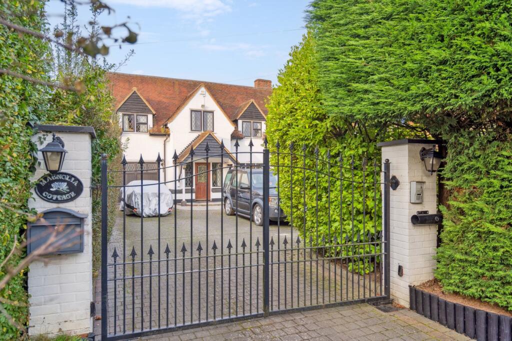 4 bed Detached for rent in Farnham Common. From Hilton King & Locke - Farnham Common