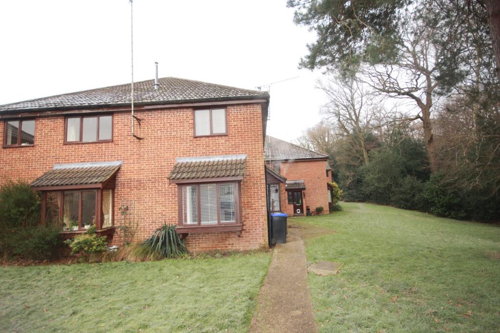 1 bed Mid Terraced House for rent in Slough. From Hilton King & Locke - Farnham Common