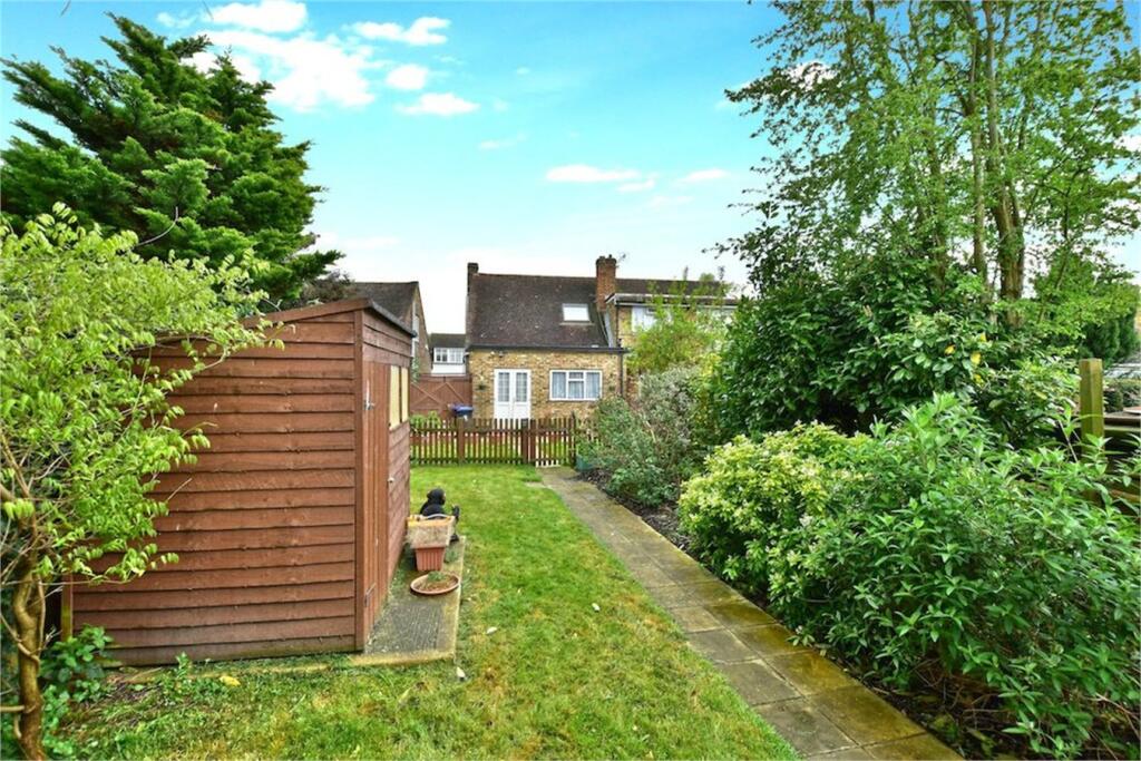 3 bed Semi Detached for rent in Iver. From Hilton King & Locke - Farnham Common