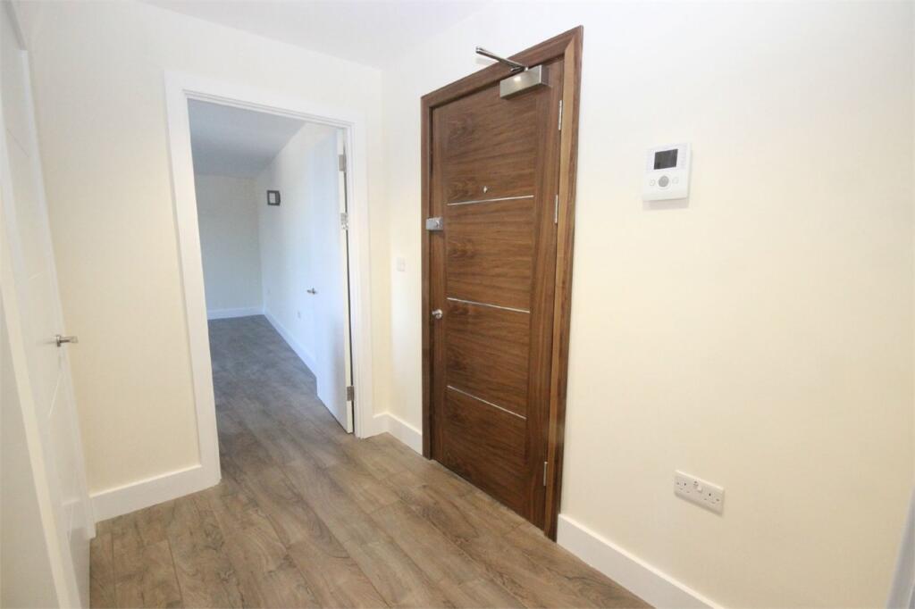 1 bed Apartment for rent in Iver. From Hilton King & Locke - Farnham Common