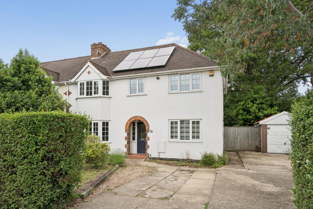 4 bed Detached for rent in Farnham Royal. From Hilton King & Locke - Farnham Common 4 bed Detached for rent in Farnham Royal. From Hilton King & Locke - Farnham Common