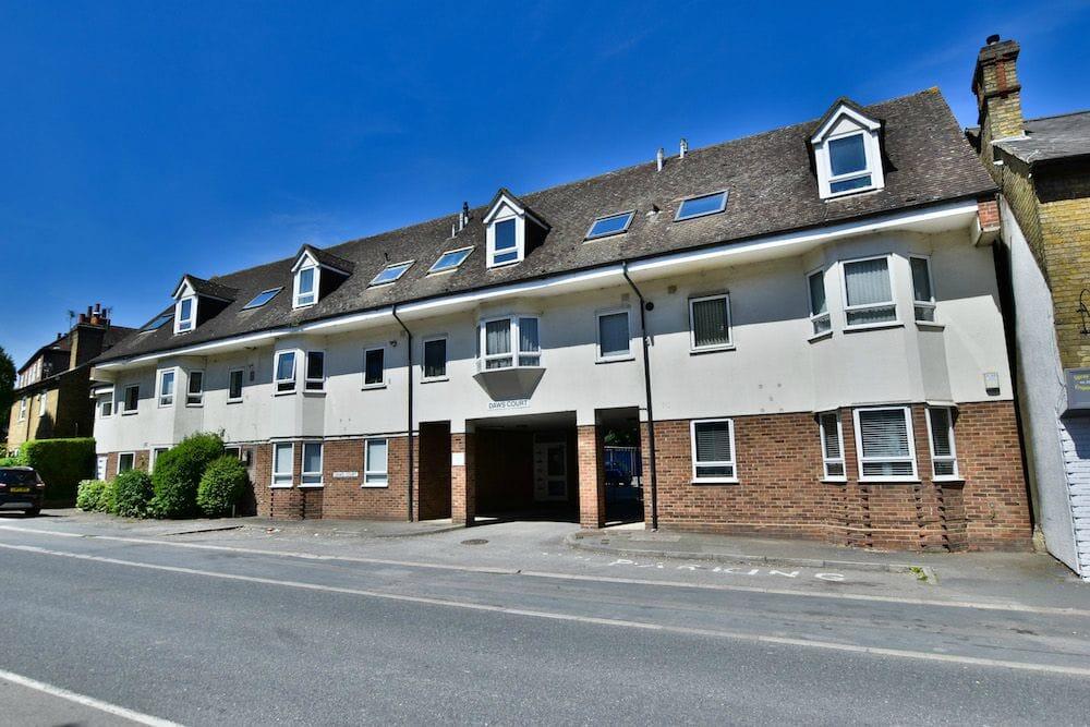 1 bed Apartment for rent in Iver. From Hilton King & Locke - Farnham Common 1 bed Apartment for rent in Iver. From Hilton King & Locke - Farnham Common