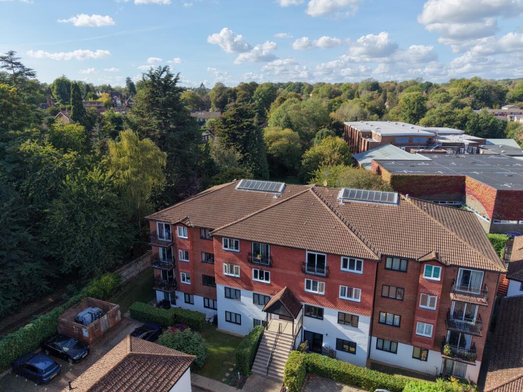 2 bed Apartment for rent in Haywards Heath. From Holroyd Homes Ltd - Haywards Heath