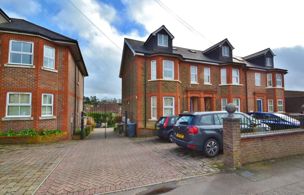 1 bed Apartment for rent in Haywards Heath. From Holroyd Homes Ltd - Haywards Heath