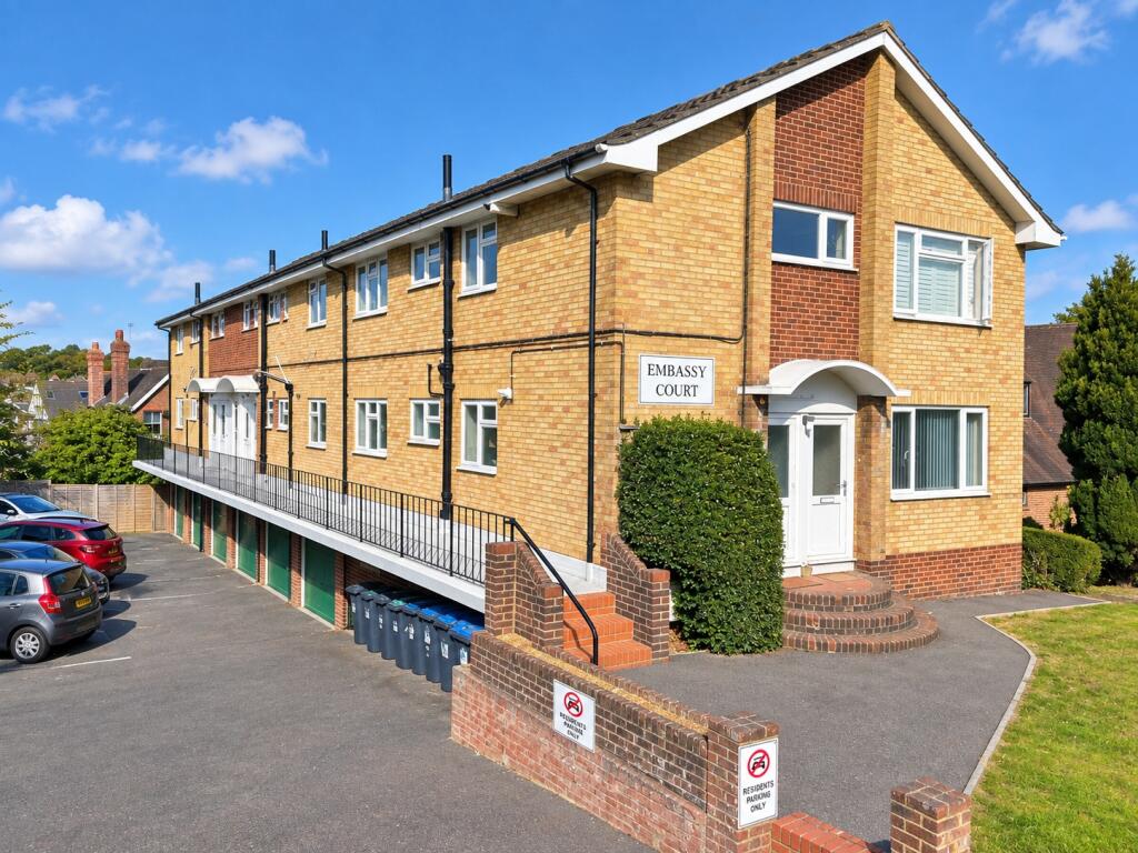2 bed Apartment for rent in Haywards Heath. From Holroyd Homes Ltd - Haywards Heath