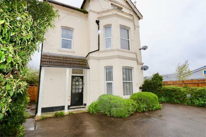 1 bed 1st Floor Flat for rent in Lunsford's Cross. From Home & Castle - Polegate