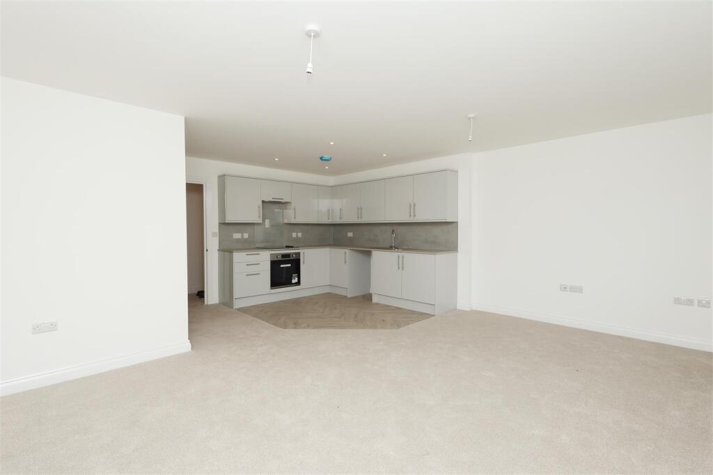 2 bed Apartment for rent in Heathfield. From Home & Castle - Polegate 2 bed Apartment for rent in Heathfield. From Home & Castle - Polegate