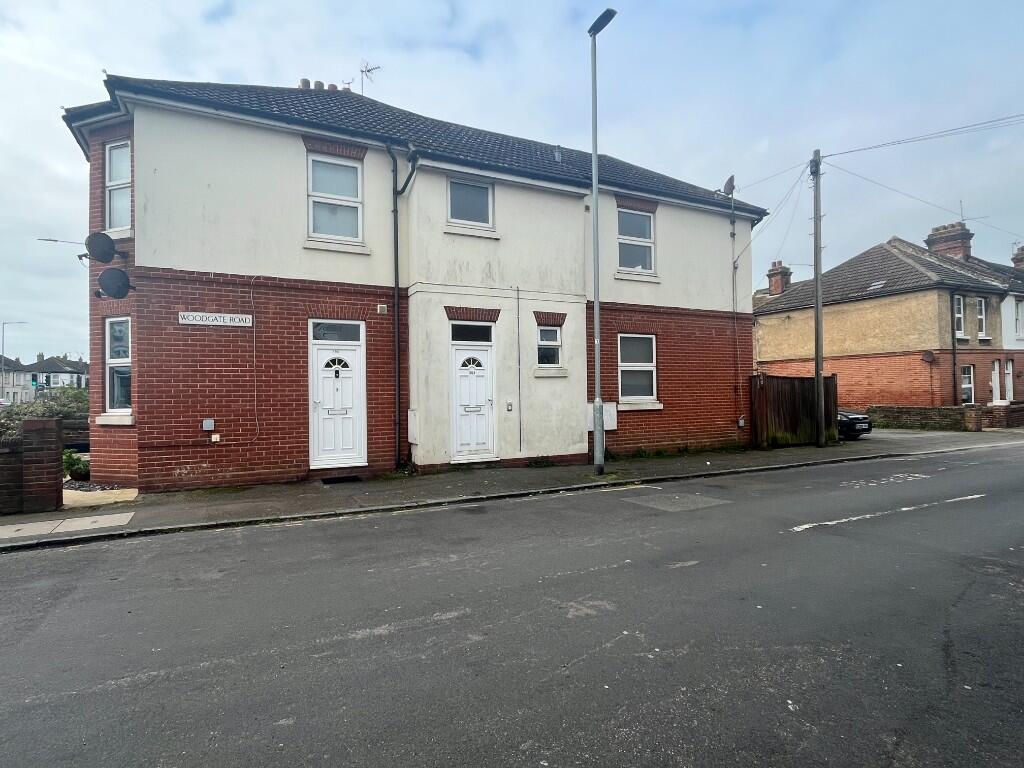 4 bed Studio for rent in Eastbourne. From Homes 4 Let Property Services Ltd - Eastbourne 4 bed Studio for rent in Eastbourne. From Homes 4 Let Property Services Ltd - Eastbourne