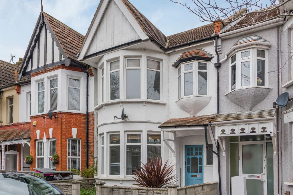 4 bed Mid Terraced House for rent in Southend-on-Sea. From Blackshaw Homes - Southend