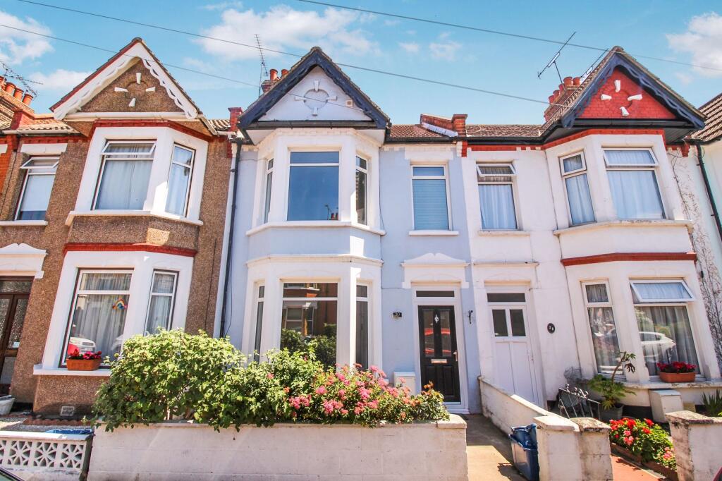 3 bed Mid Terraced House for rent in Southend-on-Sea. From Blackshaw Homes - Southend