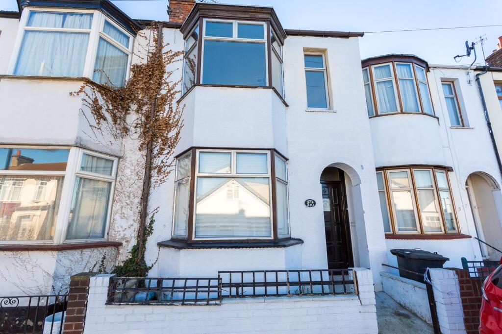 3 bed Mid Terraced House for rent in Southend-on-Sea. From Blackshaw Homes - Southend 3 bed Mid Terraced House for rent in Southend-on-Sea. From Blackshaw Homes - Southend