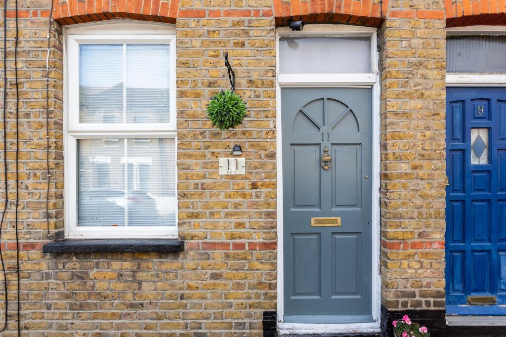 2 bed Mid Terraced House for rent in Southend-on-Sea. From Blackshaw Homes - Southend