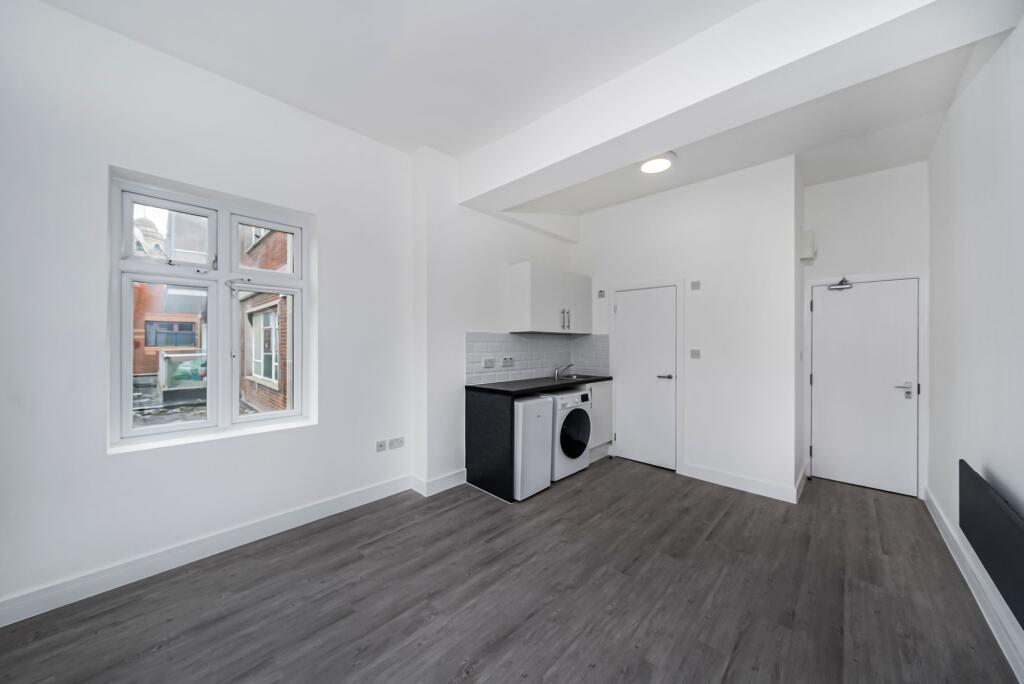 4 bed Studio for rent in Southend-on-Sea. From Blackshaw Homes - Southend 4 bed Studio for rent in Southend-on-Sea. From Blackshaw Homes - Southend