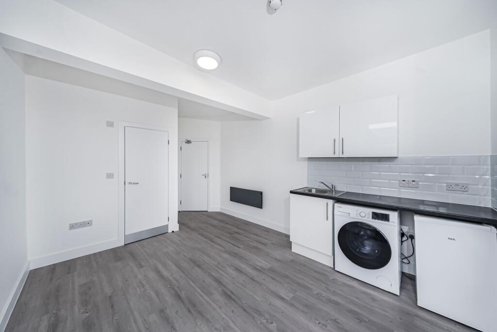4 bed Studio for rent in Southend-on-Sea. From Blackshaw Homes - Southend 4 bed Studio for rent in Southend-on-Sea. From Blackshaw Homes - Southend