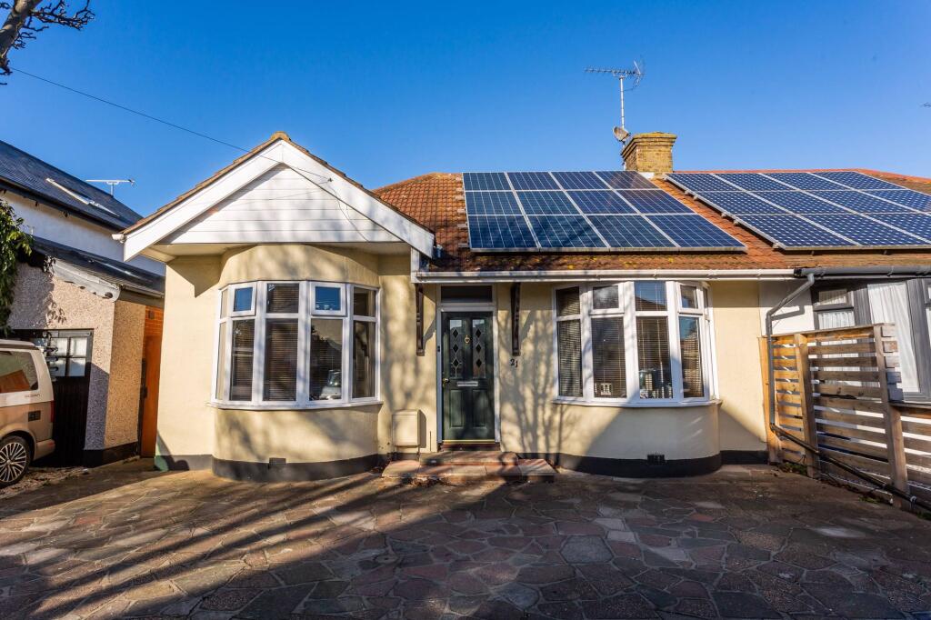 3 bed Semi-detached bungalow for rent in Southend-on-Sea. From Blackshaw Homes - Southend