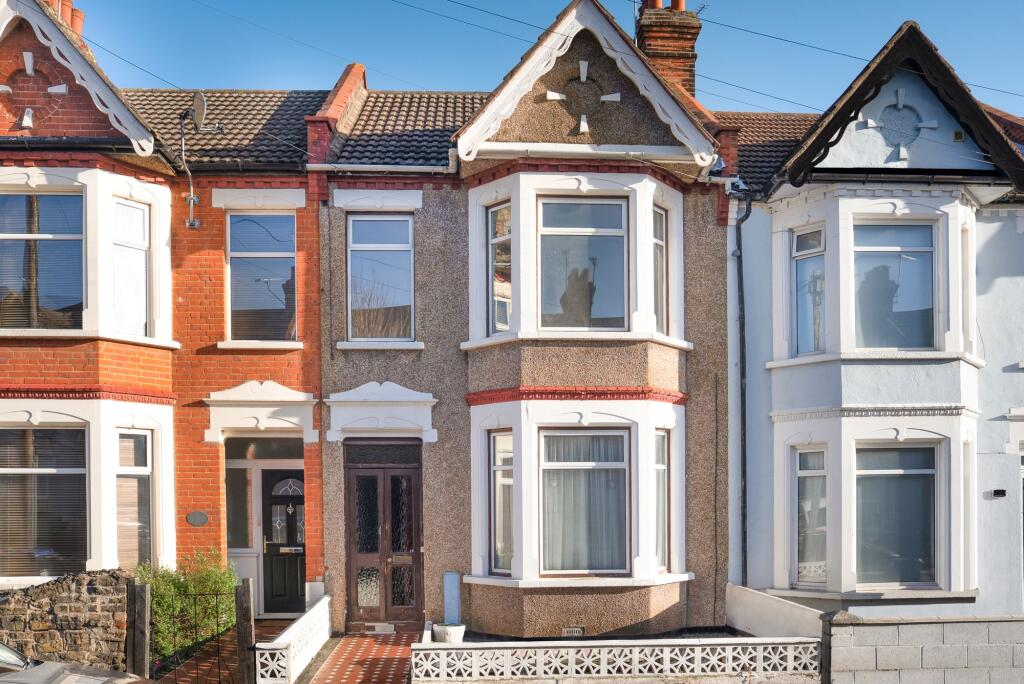 3 bed Mid Terraced House for rent in Southend-on-Sea. From Blackshaw Homes - Southend 3 bed Mid Terraced House for rent in Southend-on-Sea. From Blackshaw Homes - Southend