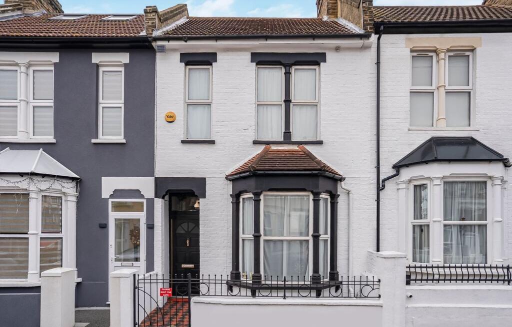 3 bed Mid Terraced House for rent in Southend-on-Sea. From Blackshaw Homes - Southend 3 bed Mid Terraced House for rent in Southend-on-Sea. From Blackshaw Homes - Southend