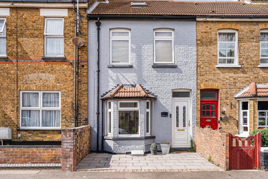 2 bed Mid Terraced House for rent in Great Wakering. From Blackshaw Homes - Southend