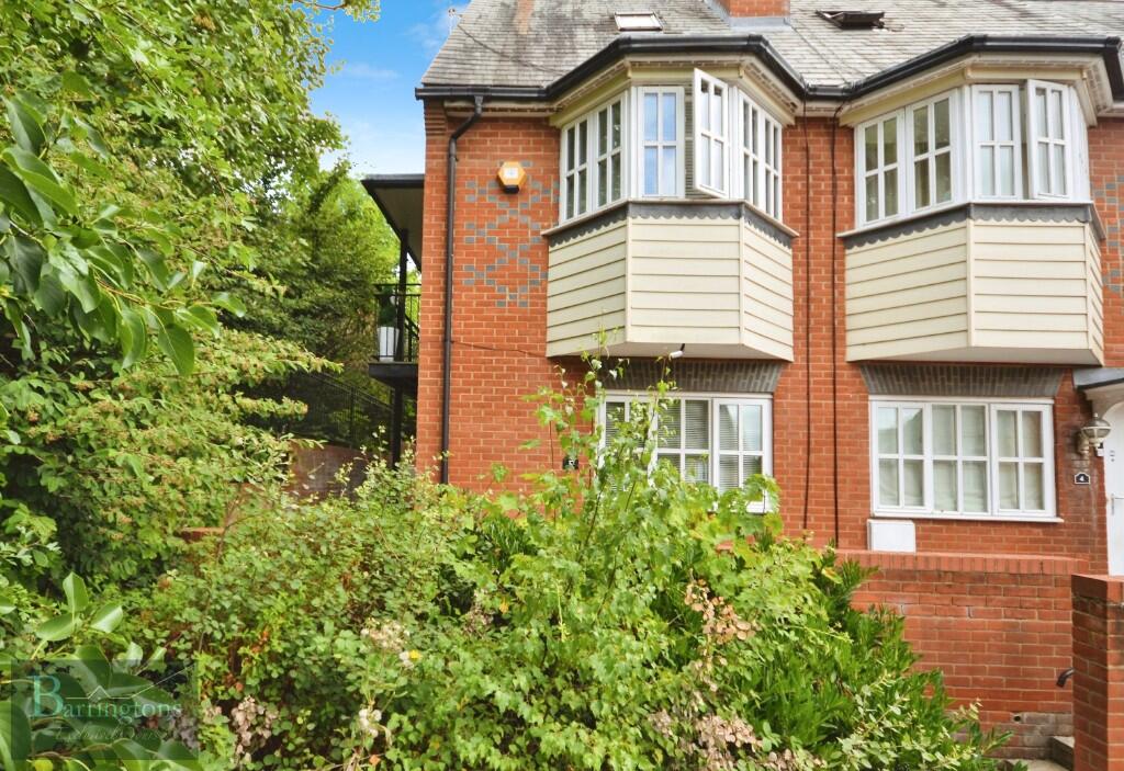 3 bed Town House for rent in South Weald. From Barringtons Property - Ingatestone