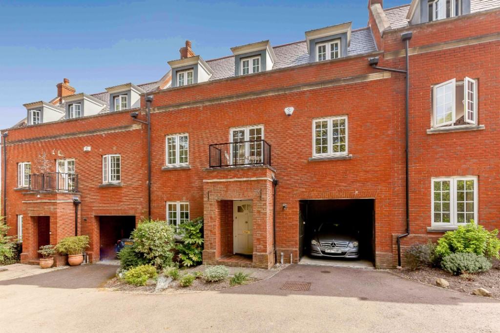 4 bed Town House for rent in South Weald. From Barringtons Property - Ingatestone