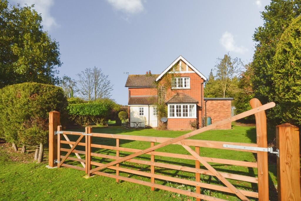 2 bed Detached for rent in Mill Green. From Barringtons Property - Ingatestone