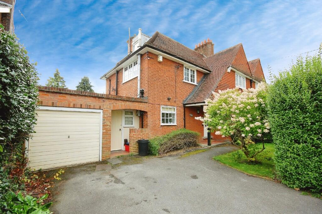 4 bed Semi Detached for rent in Ingatestone. From Barringtons Property - Ingatestone
