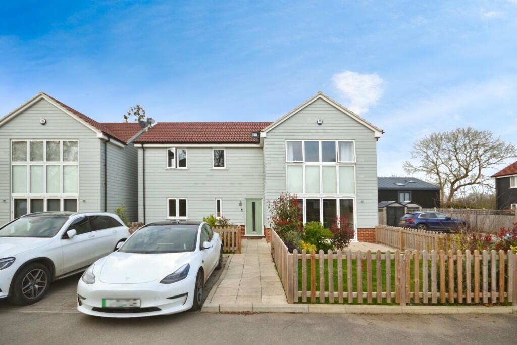 4 bed Detached for rent in Doddinghurst Common. From Barringtons Property - Ingatestone