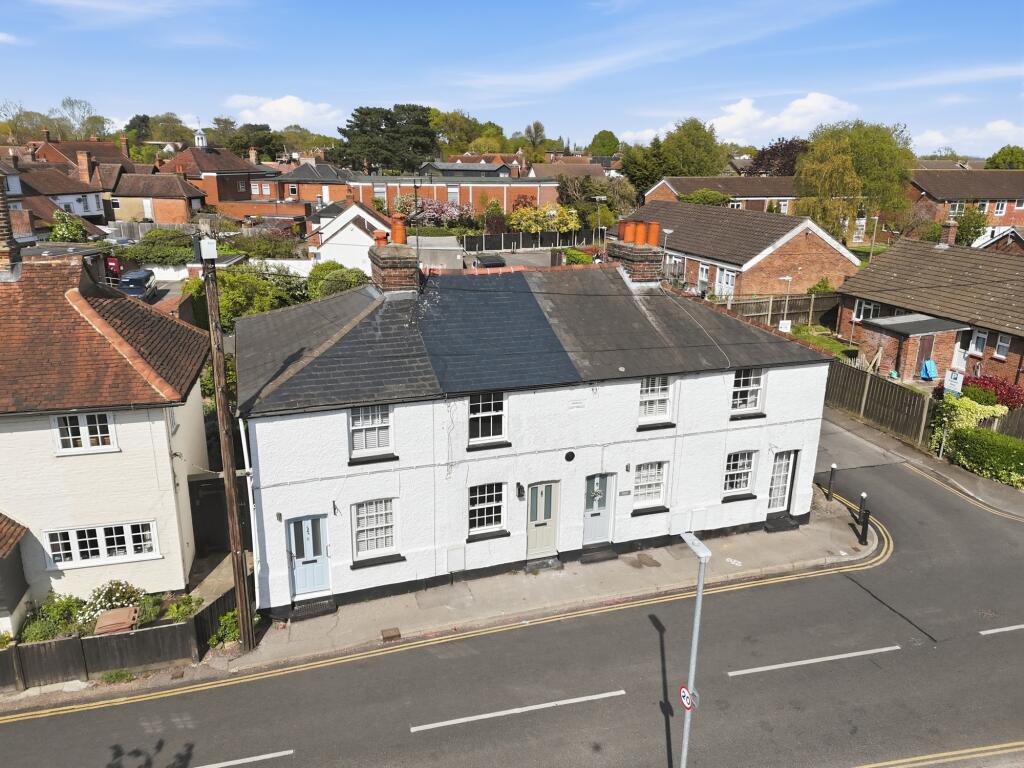 2 bed Mid Terraced House for rent in Ingatestone. From Barringtons Property - Ingatestone
