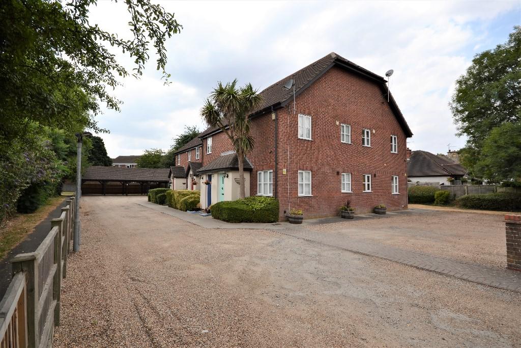 1 bed Mid Terraced House for rent in Brentwood. From Barringtons Property - Ingatestone