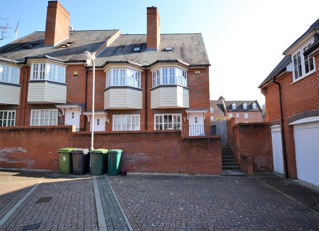3 bed End of Terrace for rent in South Weald. From Barringtons Property - Ingatestone 3 bed End of Terrace for rent in South Weald. From Barringtons Property - Ingatestone