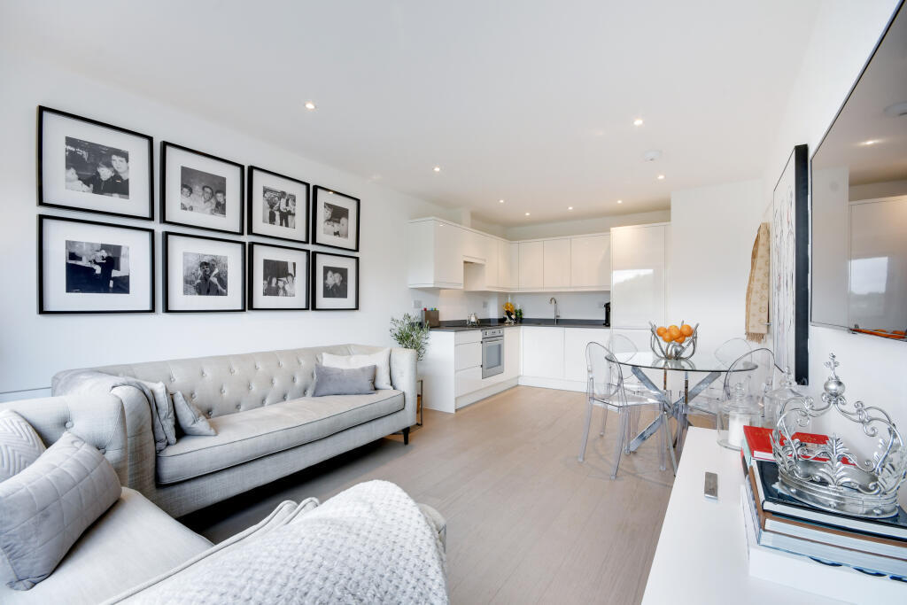 1 bed 1st Floor Flat for rent in Coxtie Green. From Barringtons Property - Ingatestone
