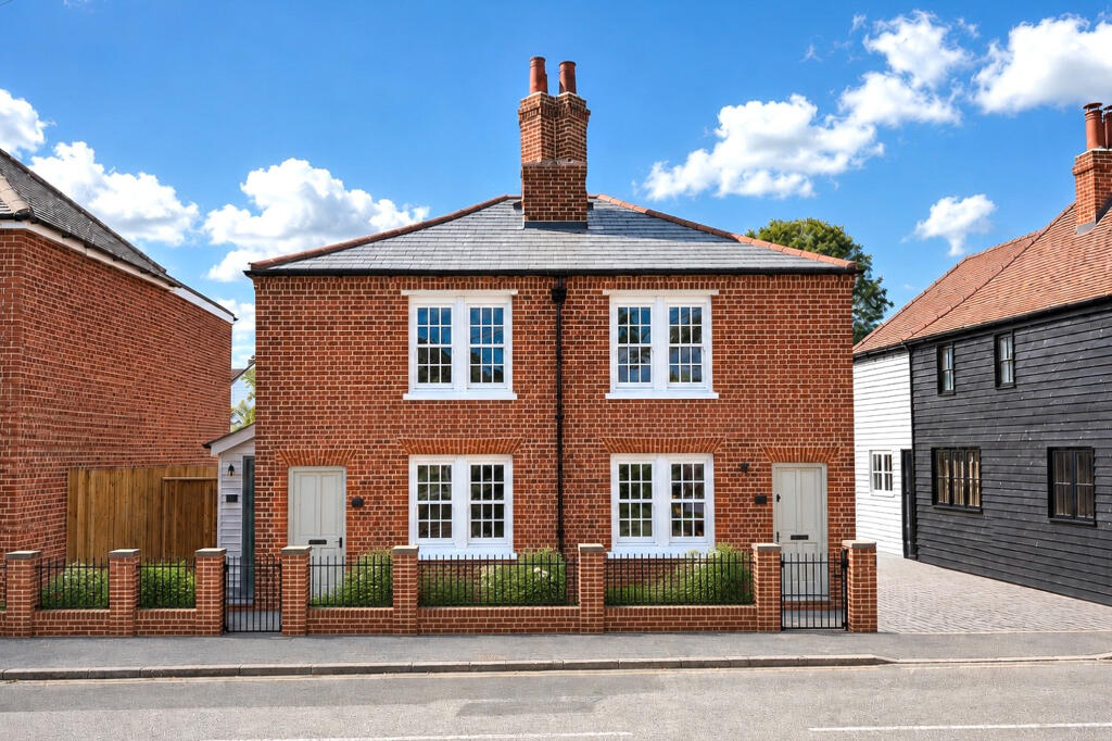 2 bed Semi Detached for rent in Ingatestone. From Barringtons Property - Ingatestone