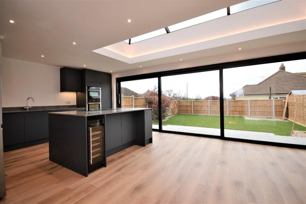 4 bed Chalet for rent in Crow Green. From Barringtons Property - Ingatestone 4 bed Chalet for rent in Crow Green. From Barringtons Property - Ingatestone