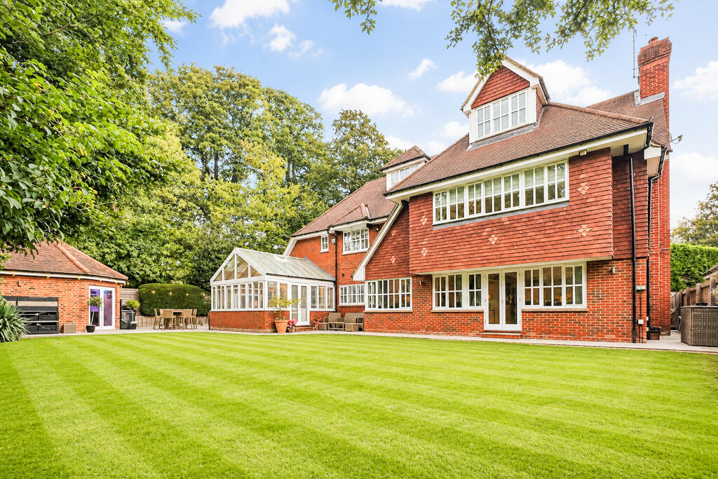 6 bed Detached for rent in Herongate. From Barringtons Property - Ingatestone 6 bed Detached for rent in Herongate. From Barringtons Property - Ingatestone