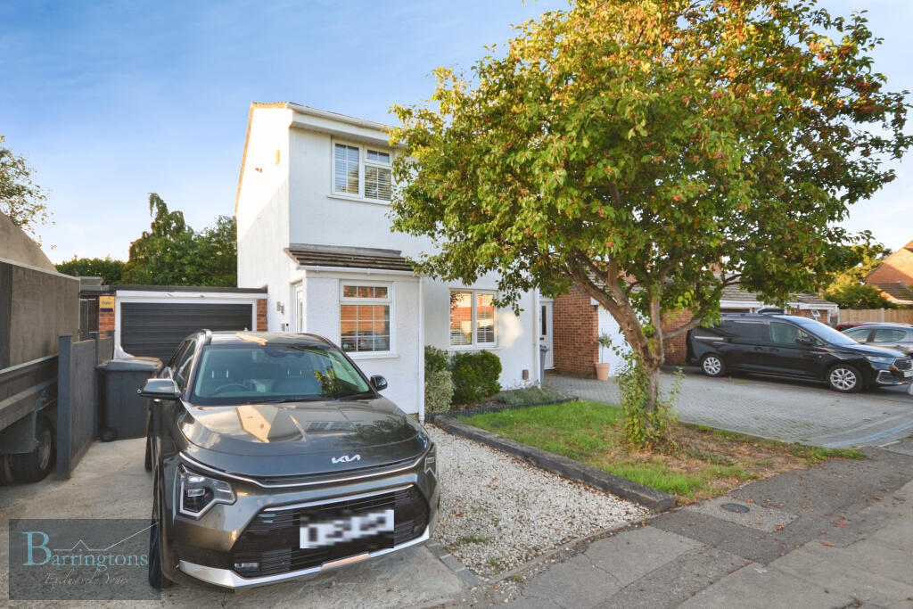 3 bed End of Terrace for rent in Chelmsford. From Barringtons Property - Ingatestone 3 bed End of Terrace for rent in Chelmsford. From Barringtons Property - Ingatestone