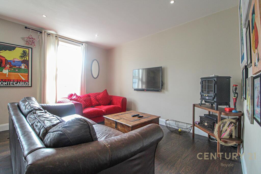 4 bed Apartment for rent in Kingston upon Thames. From Century 21 Royale - Kingston Upon Thames