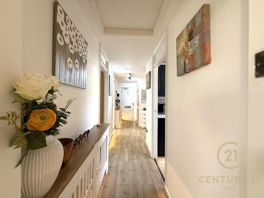 3 bed Apartment for rent in Kingston upon Thames. From Century 21 Royale - Kingston Upon Thames