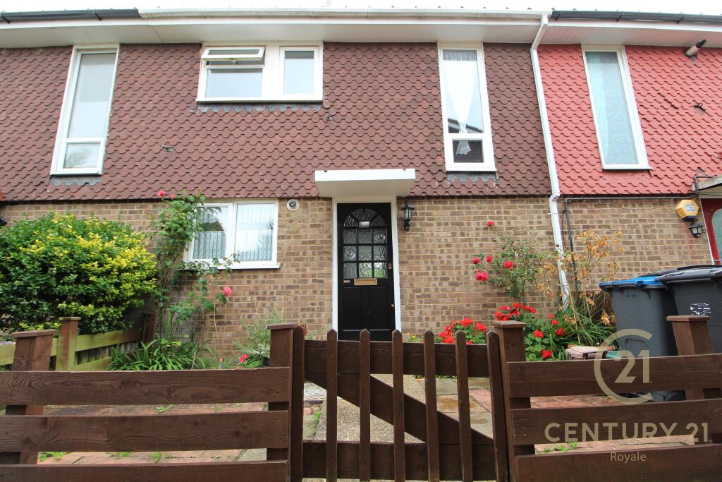 2 bed Mid Terraced House for rent in Surbiton. From Century 21 Royale - Kingston Upon Thames