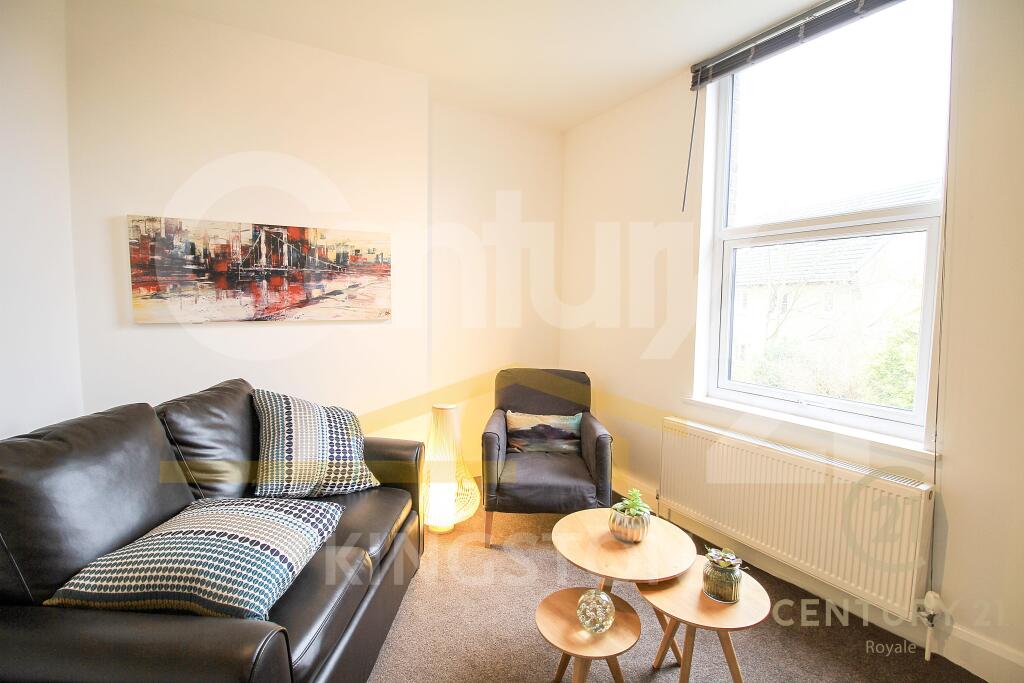 1 bed 1st Floor Flat for rent in Surbiton. From Century 21 Royale - Kingston Upon Thames