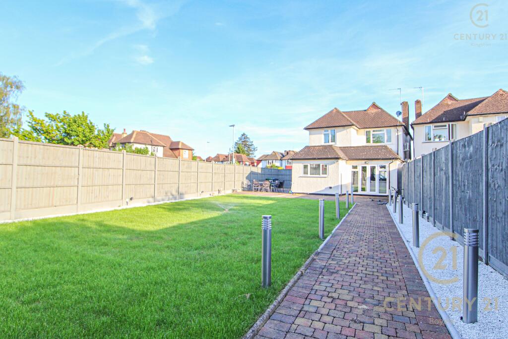 4 bed Link detached for rent in New Malden. From Century 21 Royale - Kingston Upon Thames