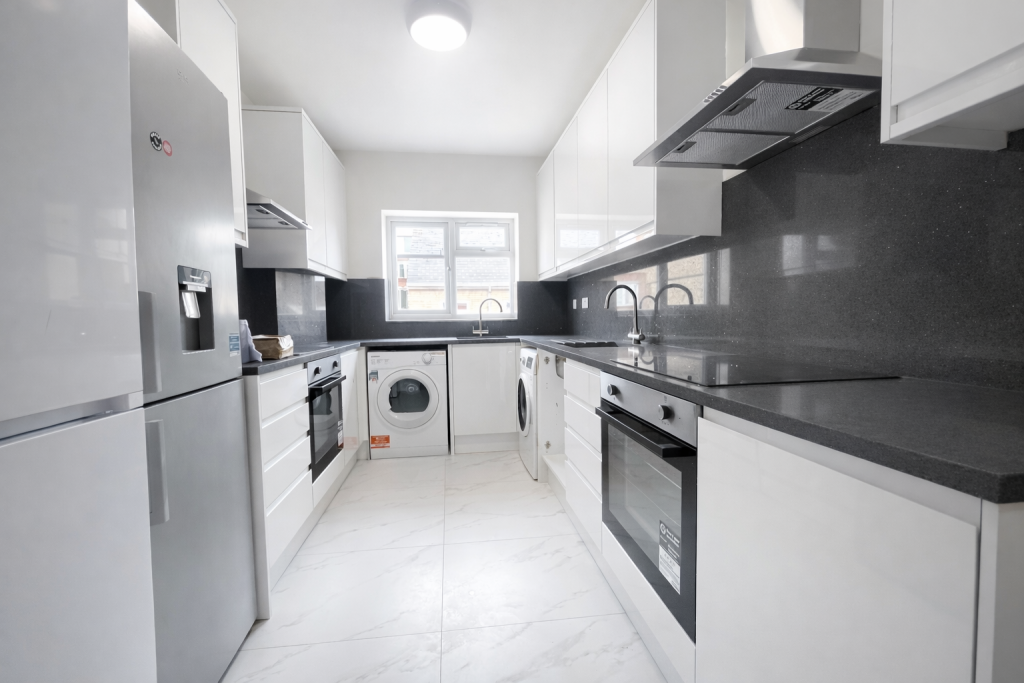 6 bed House Share for rent in Kingston upon Thames. From Century 21 Royale - Kingston Upon Thames