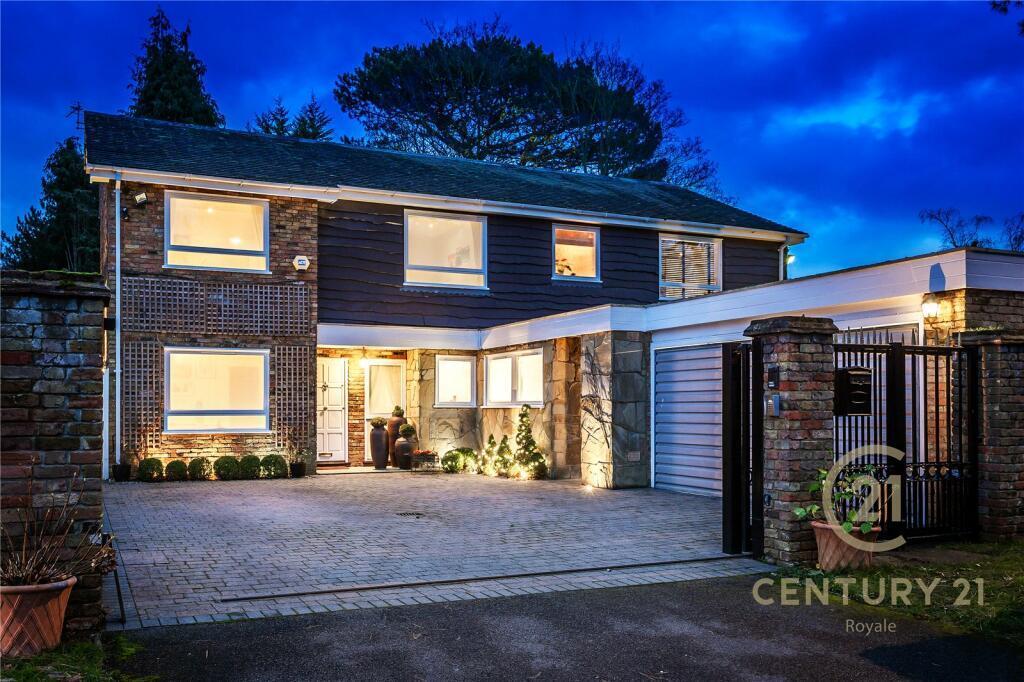 5 bed Detached for rent in New Malden. From Century 21 Royale - Kingston Upon Thames
