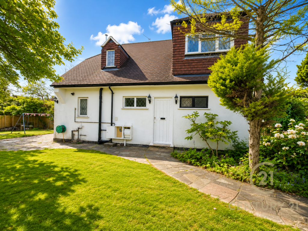 4 bed Detached for rent in New Malden. From Century 21 Royale - Kingston Upon Thames 4 bed Detached for rent in New Malden. From Century 21 Royale - Kingston Upon Thames