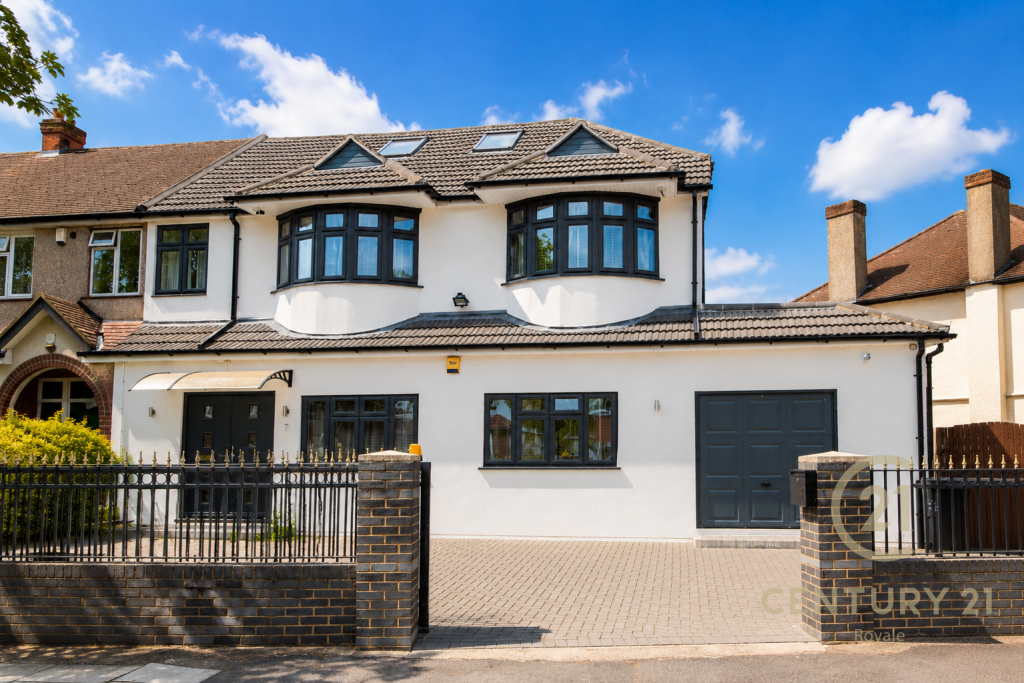 5 bed Semi Detached for rent in New Malden. From Century 21 Royale - Kingston Upon Thames 5 bed Semi Detached for rent in New Malden. From Century 21 Royale - Kingston Upon Thames