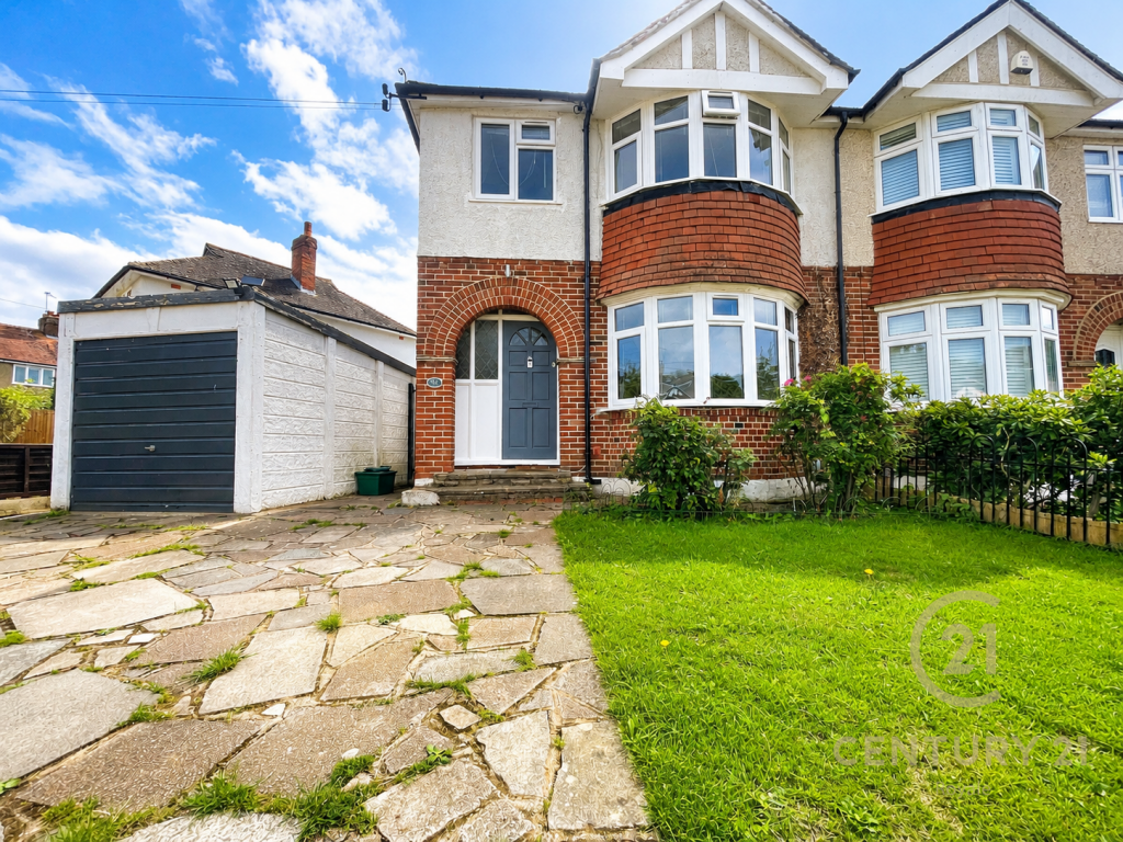 4 bed Semi Detached for rent in Epsom. From Century 21 Royale - Kingston Upon Thames 4 bed Semi Detached for rent in Epsom. From Century 21 Royale - Kingston Upon Thames