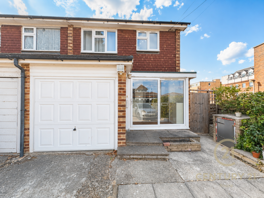 3 bed Semi Detached for rent in Worcester Park. From Century 21 Royale - Kingston Upon Thames