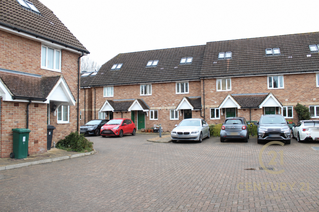 3 bed Mid Terraced House for rent in Kingston upon Thames. From Century 21 Royale - Kingston Upon Thames