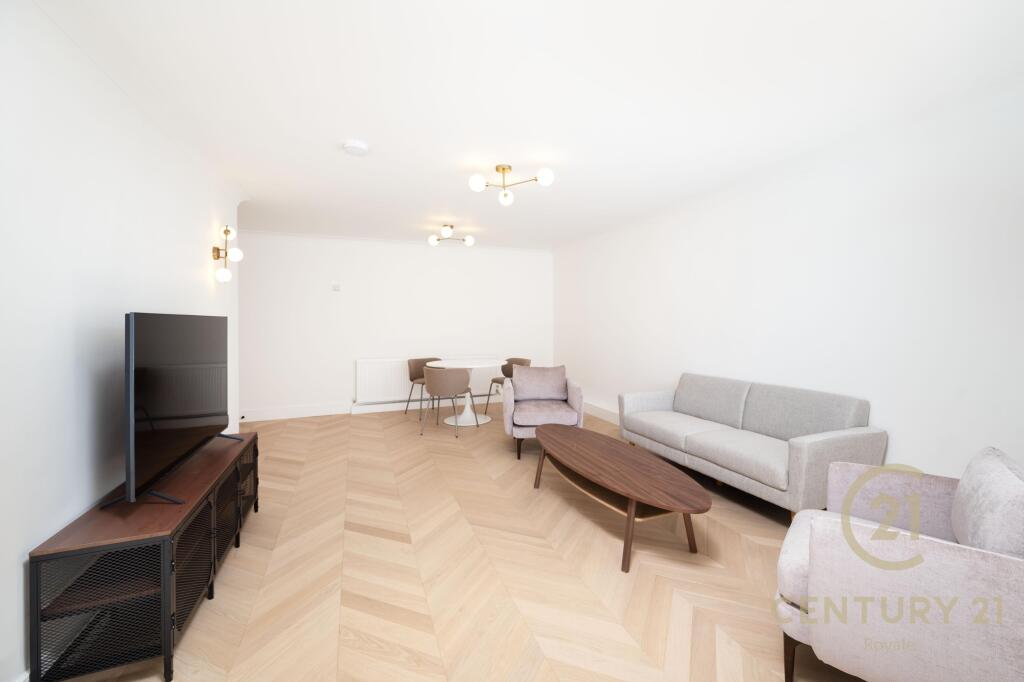 3 bed Apartment for rent in London. From Century 21 Royale - Kingston Upon Thames