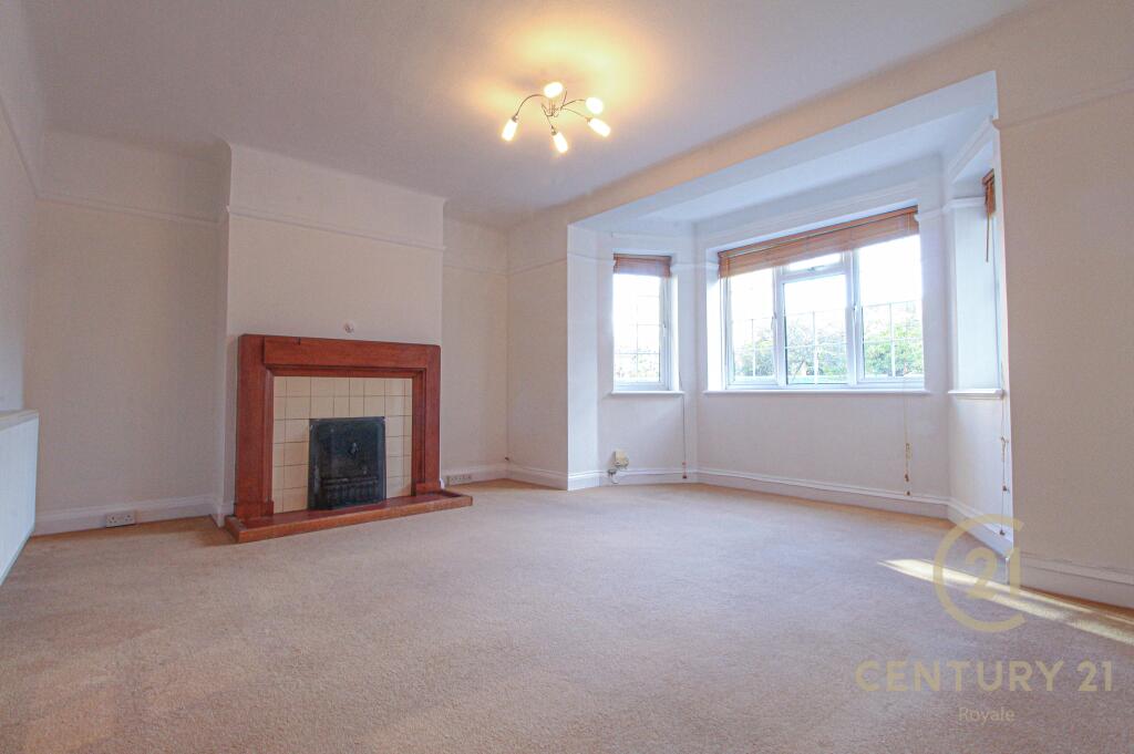 2 bed Apartment for rent in Worcester Park. From Century 21 Royale - Kingston Upon Thames 2 bed Apartment for rent in Worcester Park. From Century 21 Royale - Kingston Upon Thames