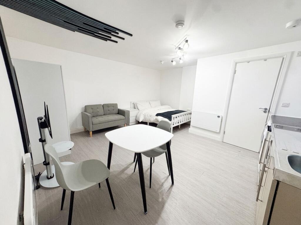 4 bed Studio for rent in London. From Legacy Property Consultants Ltd - London 4 bed Studio for rent in London. From Legacy Property Consultants Ltd - London